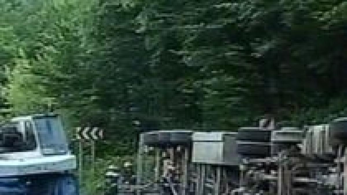 ploiesti o cisterna cu 25 de tone de produs petrolier s a rasturnat video