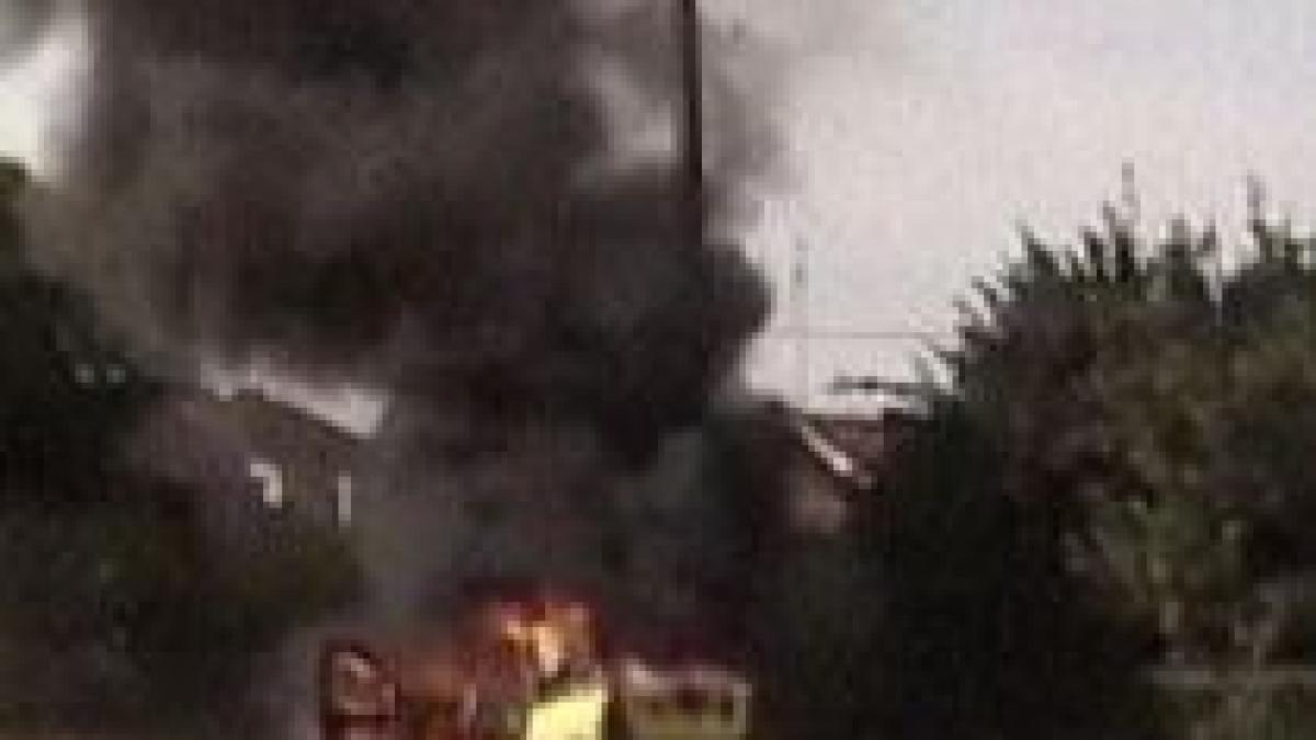 taxi cuprins de flacari pe o strada din timisoara video