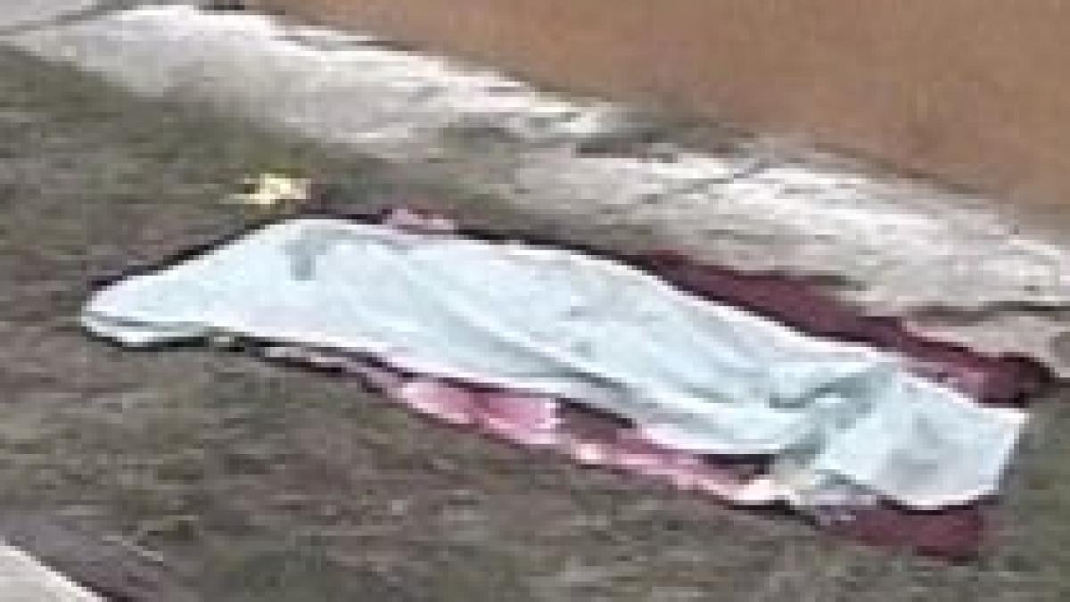 un copil de 6 ani a murit in prahova dupa ce a cazut intr o fosa septica din curtea unei scoli video