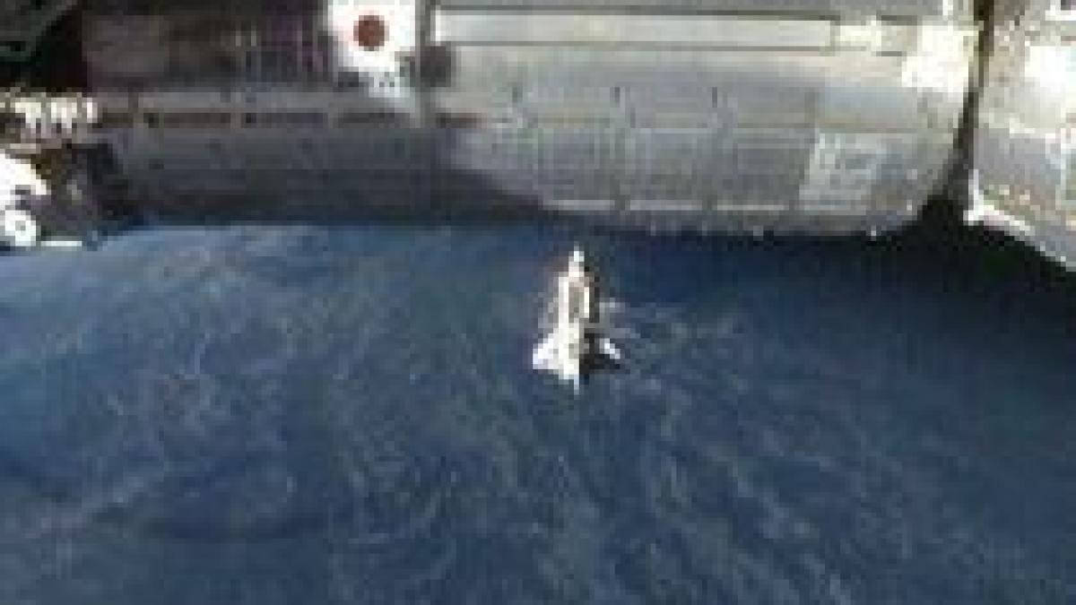 Naveta Discovery a revenit pe Pământ