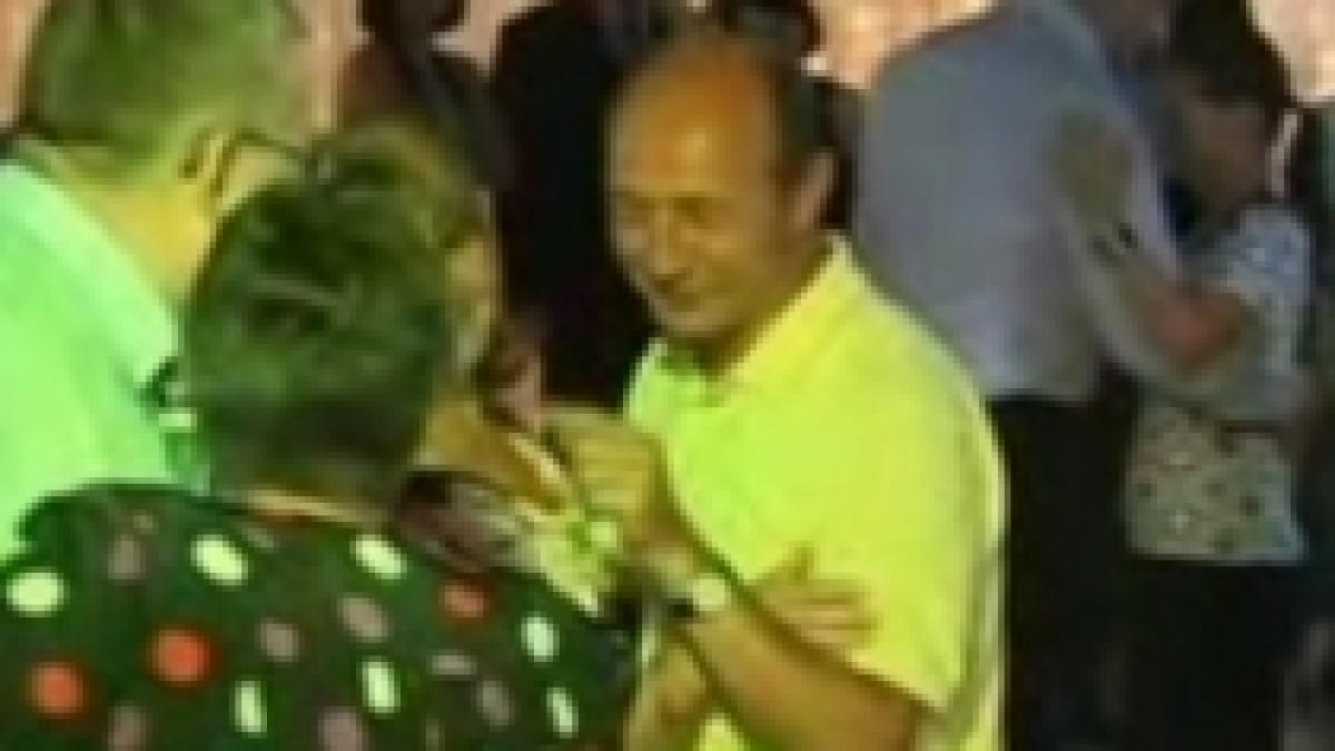 traian basescu nuntas de ocazie la un restaurant din capitala video