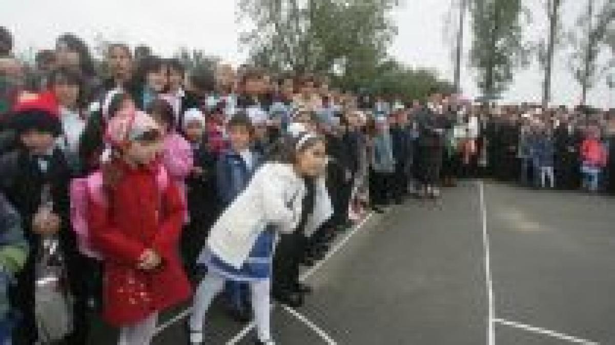 speriati de huiduieli politicienii nu s au prezentat la inceperea noului an scolar