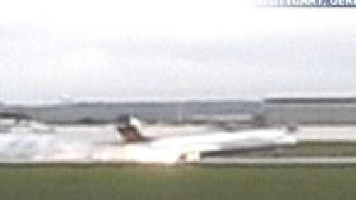 un avion a luat foc in timpul unei aterizari fortate efectuate la stuttgart video