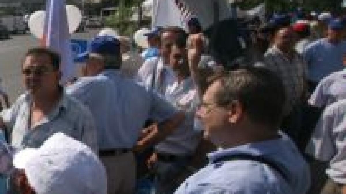guvernul isi asuma raspunderea sindicalistii protesteaza peste 6 000 de oameni asteptati la