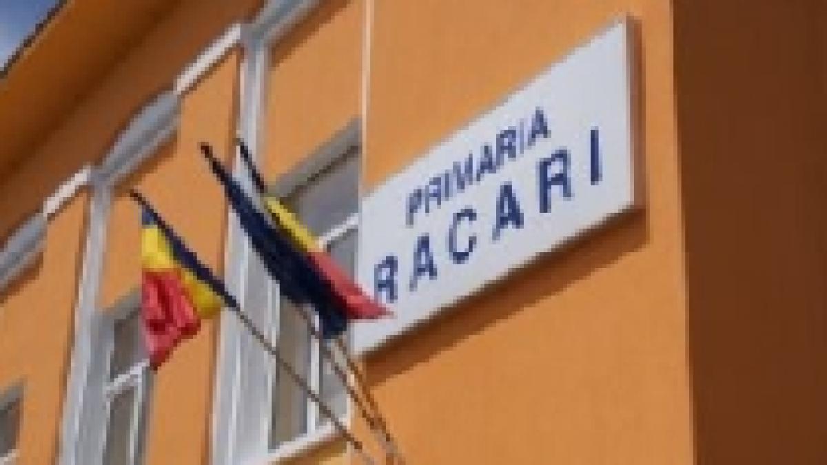 un barbat a vrut sa i dea foc primarului din localitatea racari video