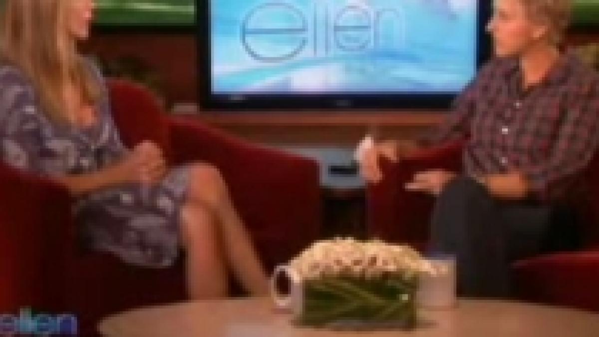 jennifer aniston se apuca de cantat actrita interpretat o melodie in direct video