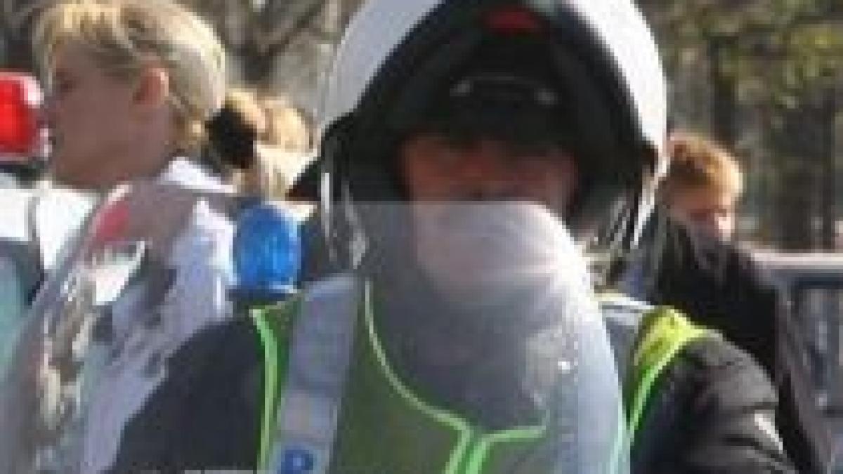 politist de la rutiera agresat pe o strada din capitala dupa ce a incercat sa aplaneze un conflict