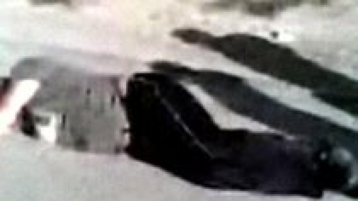 si cu oase rupte si cu dosar penal trei hoti au sarit de la etaj dupa ce au fost prinsi la furat