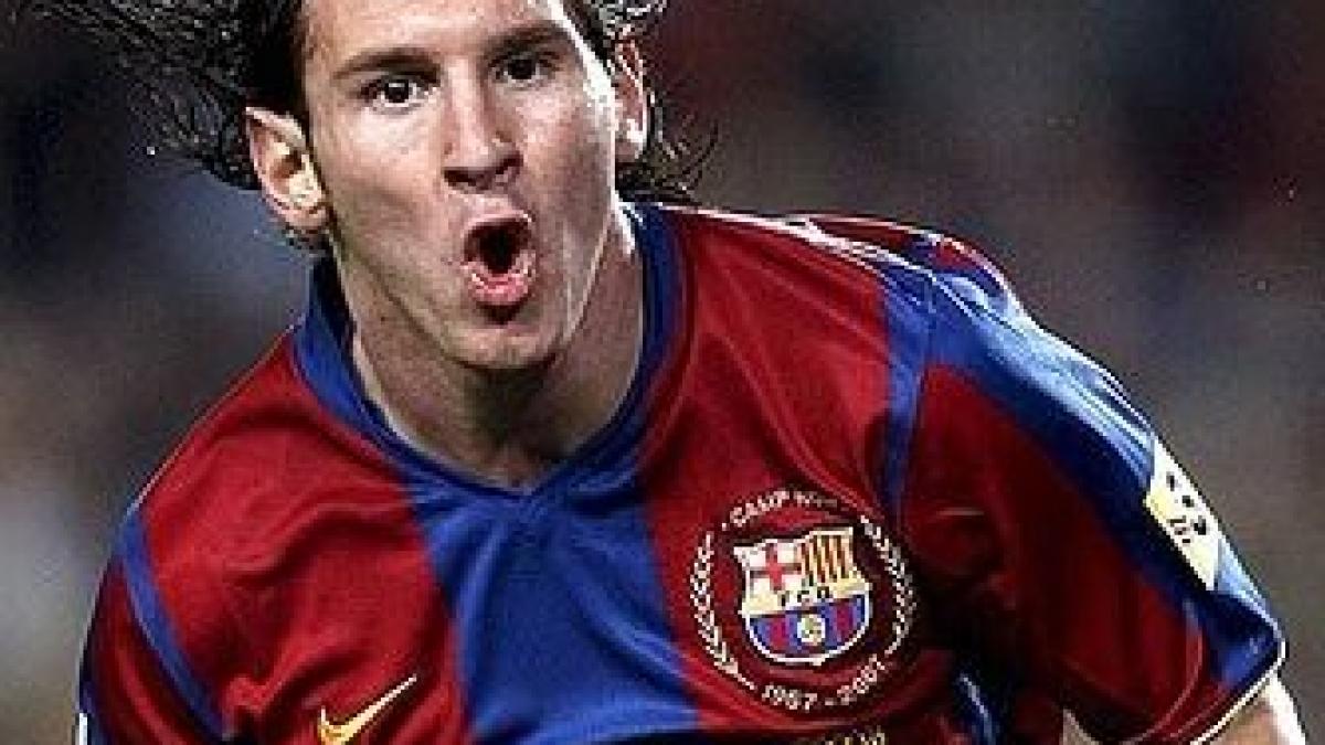 messi semneaza prelungirea cu barcelona pana in 2016 cu o clauza de reziliere de 250 de milioane