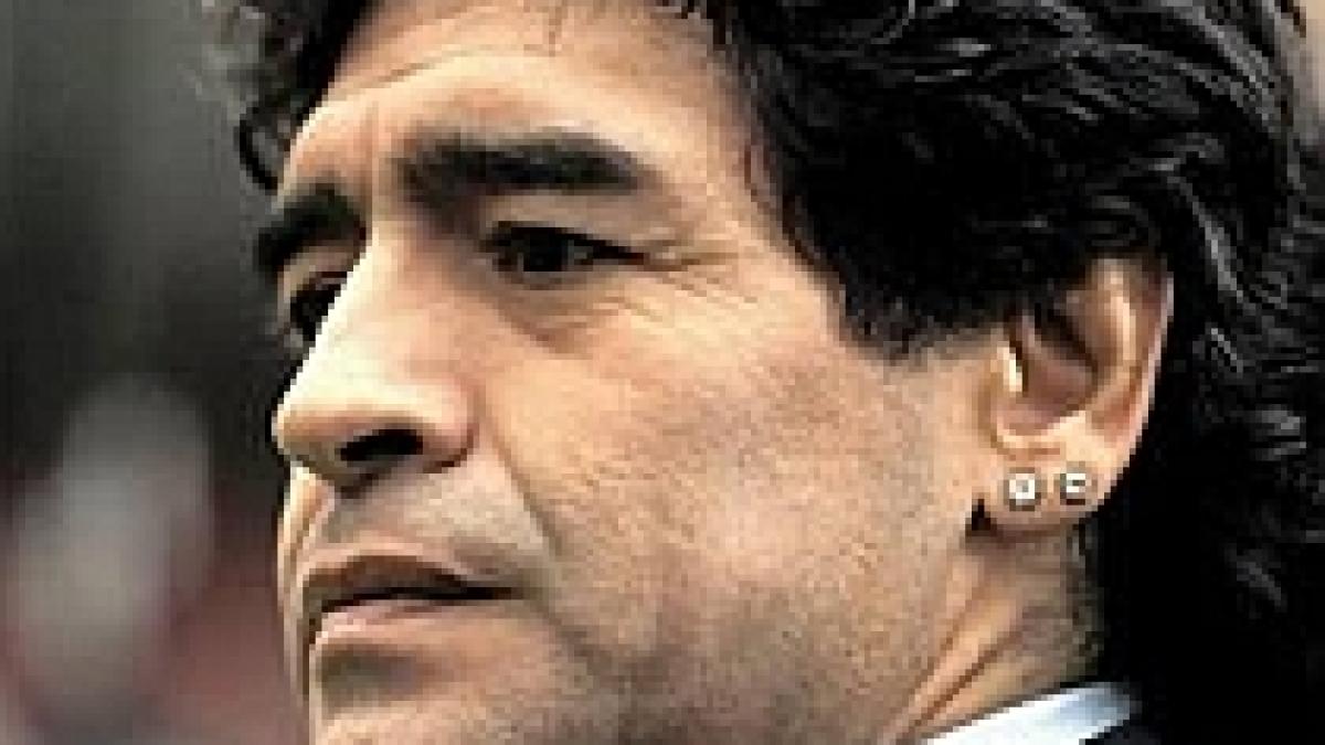 politia italiana a confiscat cerceii lui maradona