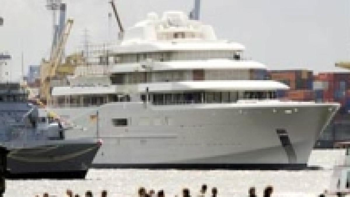 abramovici tine la intimitate miliardarul a achizitionat un iaht cu scut anti paparazzi