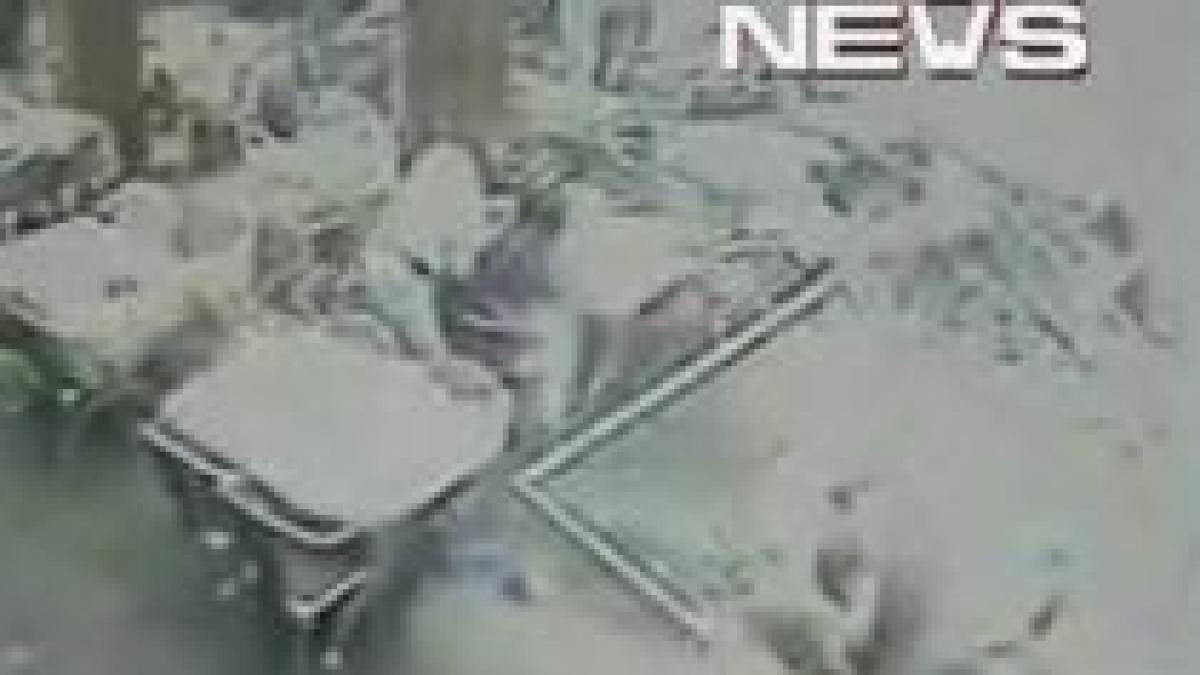 la masa cu tornada o furtuna puternica a pus pe fuga clientii unui restaurant din spania video