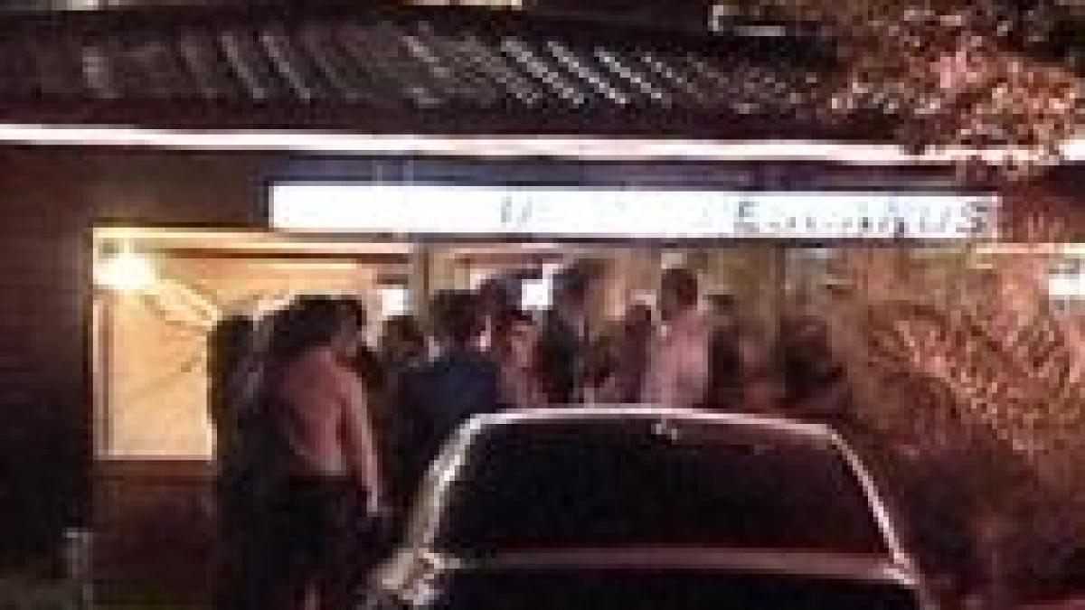 traian basescu invitat surpriza la o nunta din capitala