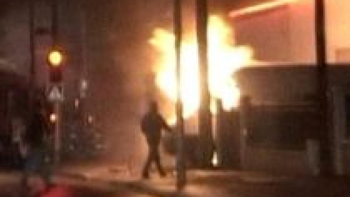 Un autobuz românesc a luat foc în parcare, în apropiere de Roma (VIDEO)