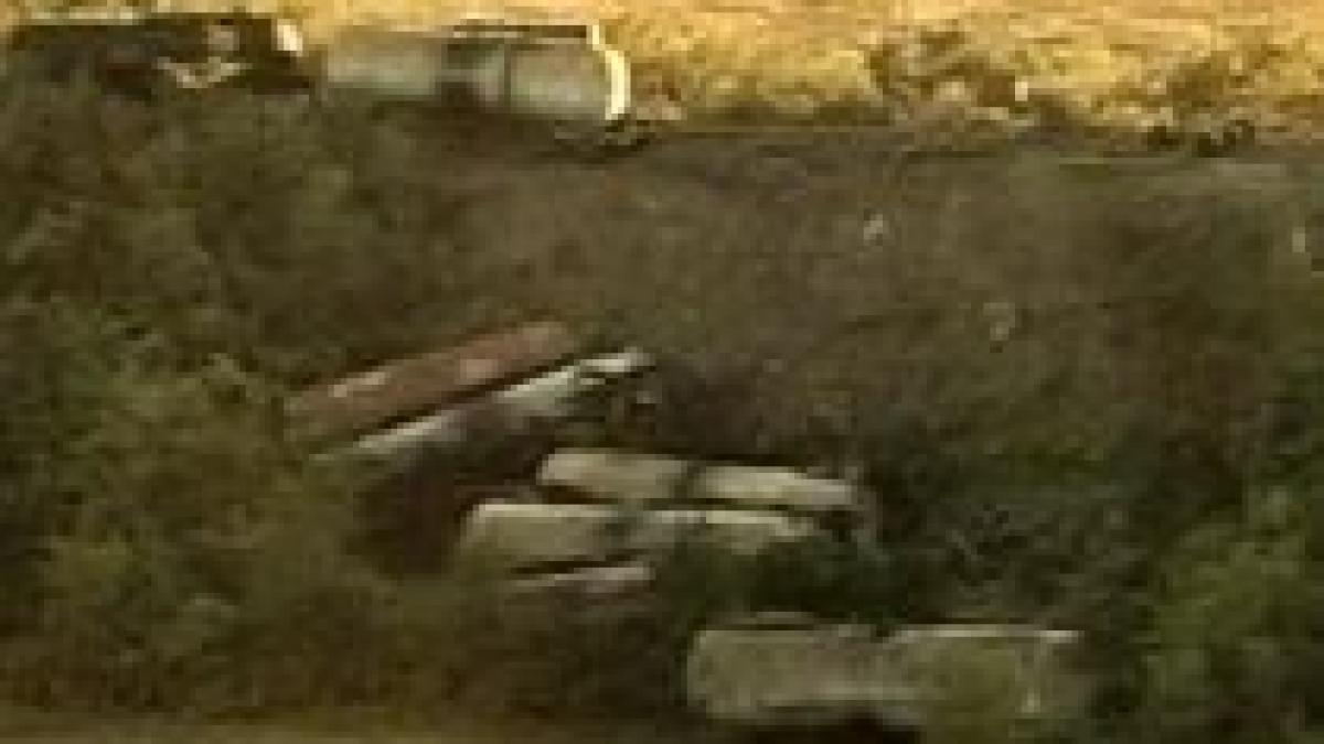 tren de marfa incarcat cu produse petroliere deraiat in judetul cluj video