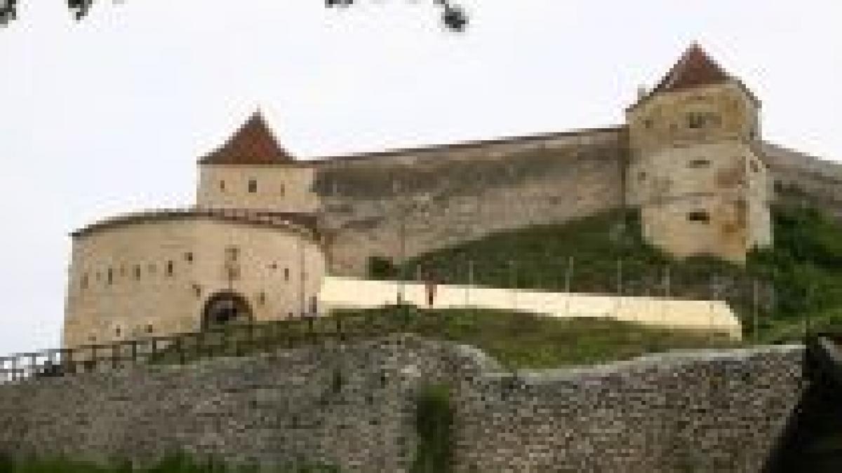 balconul cetatii rasnov s a prabusit