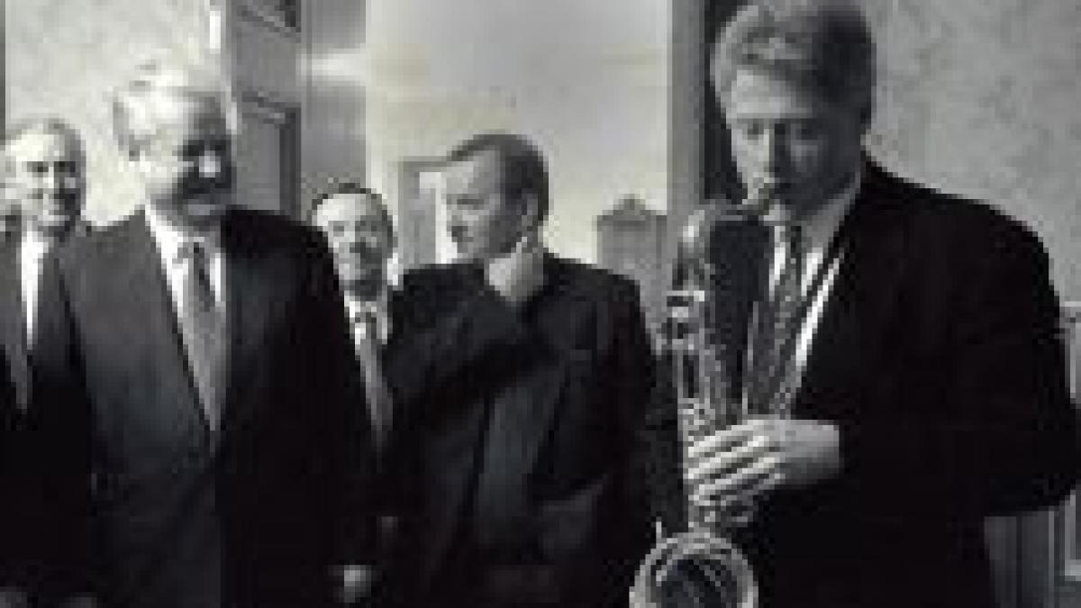 clinton eltin beat si in lenjerie intima a incercat sa opreasca un taxi la washington