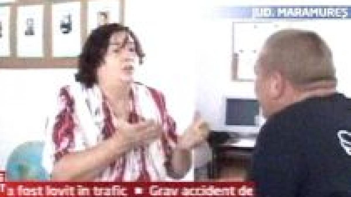 o invatatoare din maramures acuzata ca bate elevii video