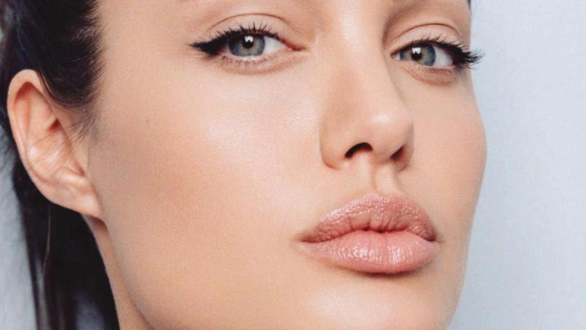 angelina jolie nu mai vine in romania