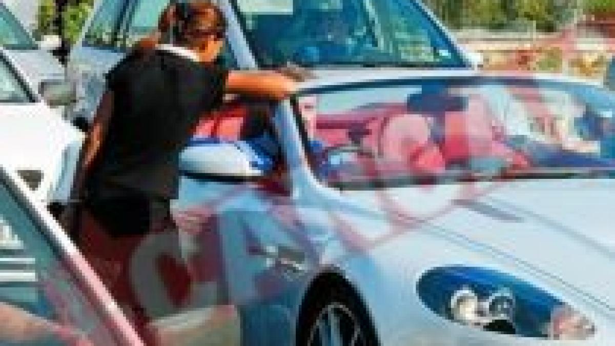 britanicii de la top gear impasibili in fata cersetorilor bucuresteni