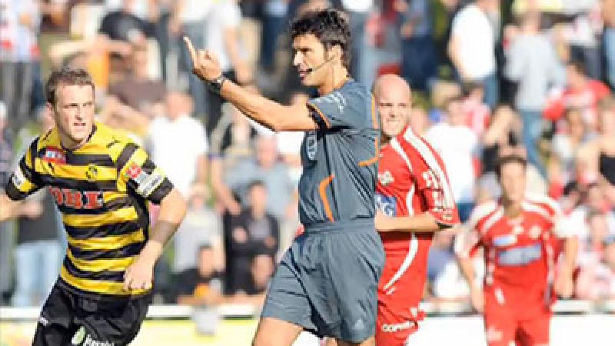 qatar arbitru elvetian a urinat in careu video