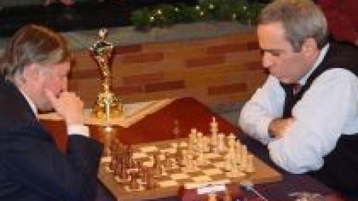 un nou duel kasparov karpov la 25 de ani de la prima confruntare a campionilor la sah