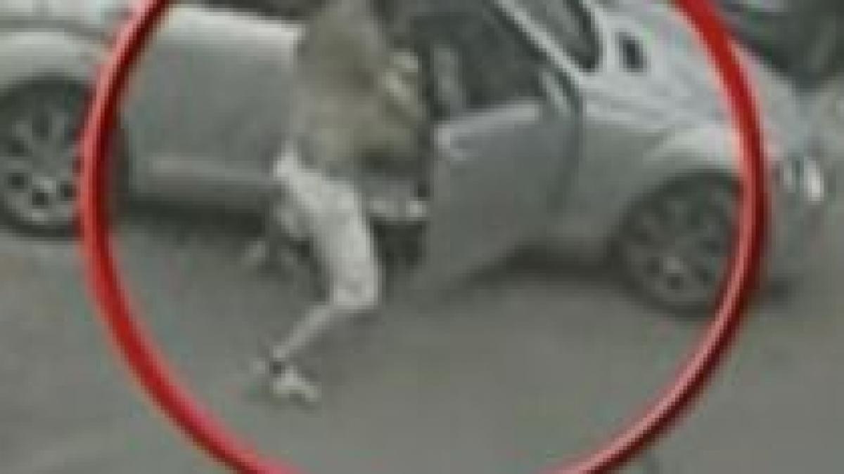 doi dintre hotii care i au furat masina lui becali filmati in timpul unei lovituri similare video