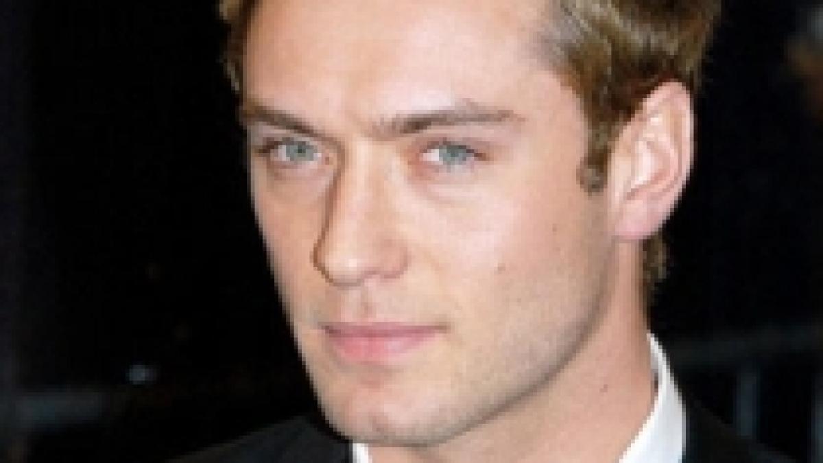 jude law tatic pentru a patra oara actorul nu a vrut sa si vada copilul