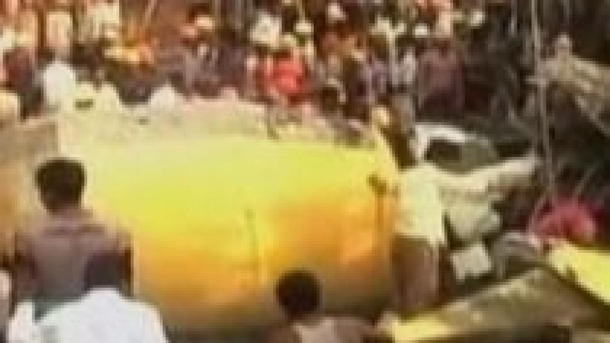 tragedie pe un santier din china 100 de muncitori au murit striviti de un furnal video