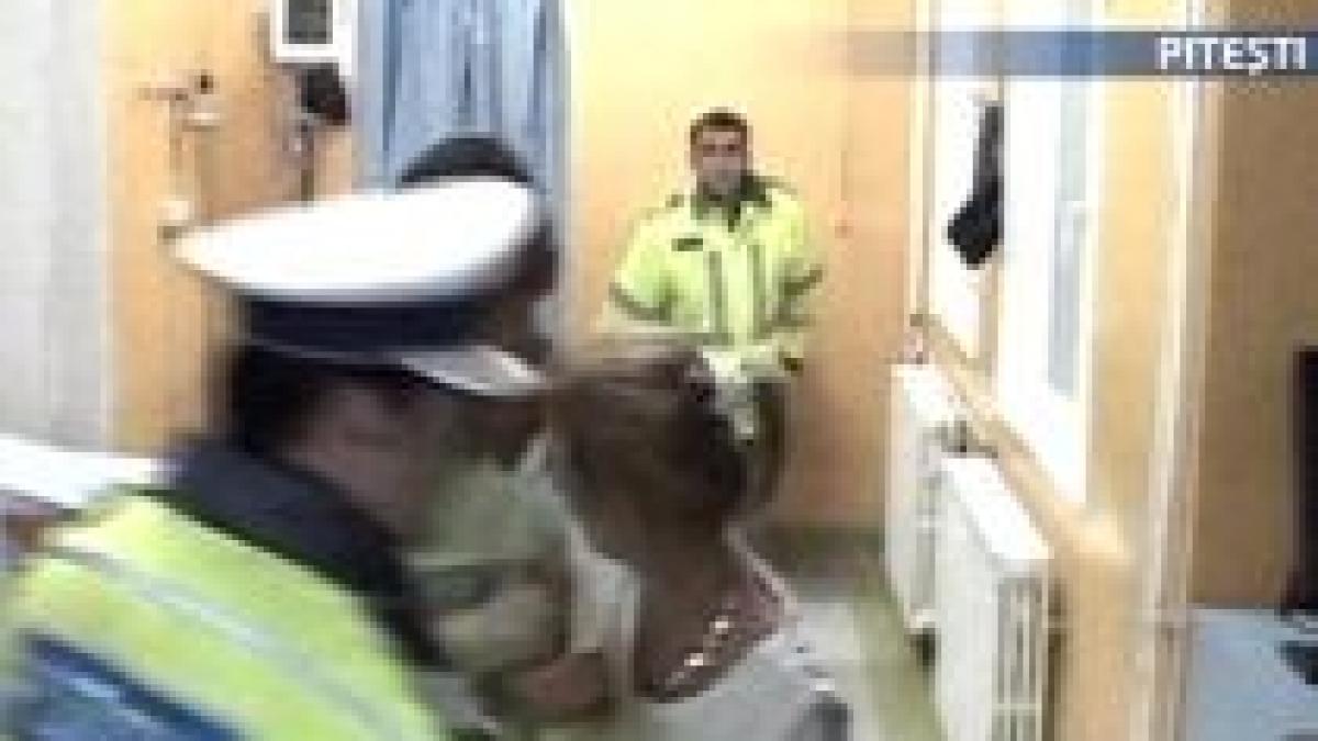 pitesti o tanara oprita de politisti in trafic avea alcoolemia de 1 18 la mie si mai multe droguri