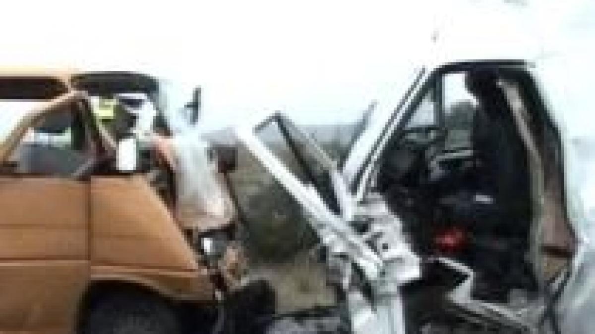 campanie pentru siguranta in trafic carcase de masini implicate in accidente expuse la galati