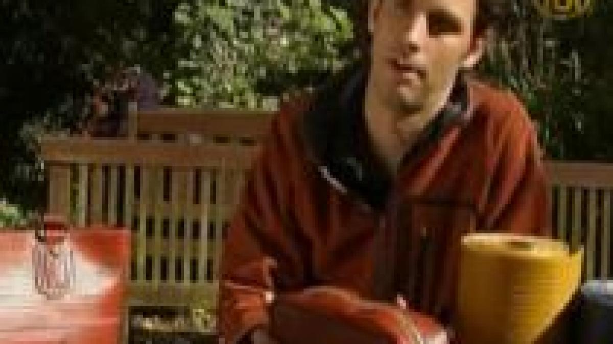 doi stilisti britanici au creat accesorii de lux din materiale reciclate