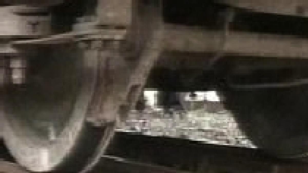 Tren de călători, deraiat în judeţul Galaţi. Un vagon a sărit de pe şine (VIDEO)