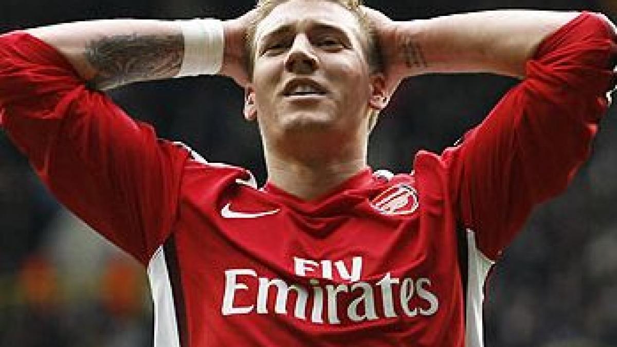 bendtner rateaza meciul lui arsenal cu olympiakos dupa ce a suferit un accident de masina
