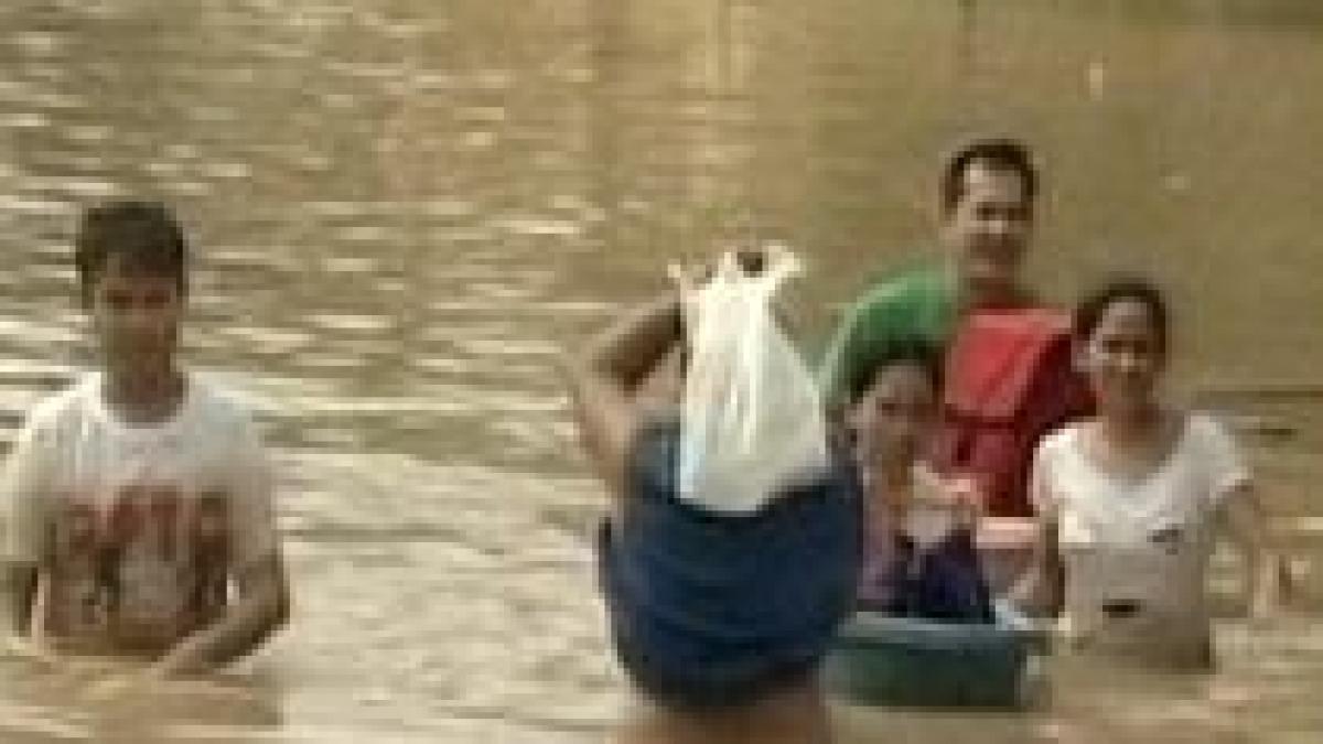 inundatii puternice in mexic si filipine peste 100 de oameni si au pierdut viata