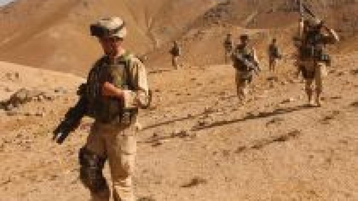 nato cere 40 000 de soldati suplimentari in afganistan