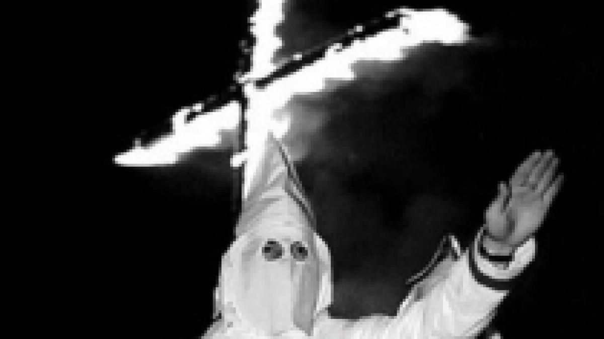 reuniune a membrilor ku klux klan intr o localitate din bulgaria