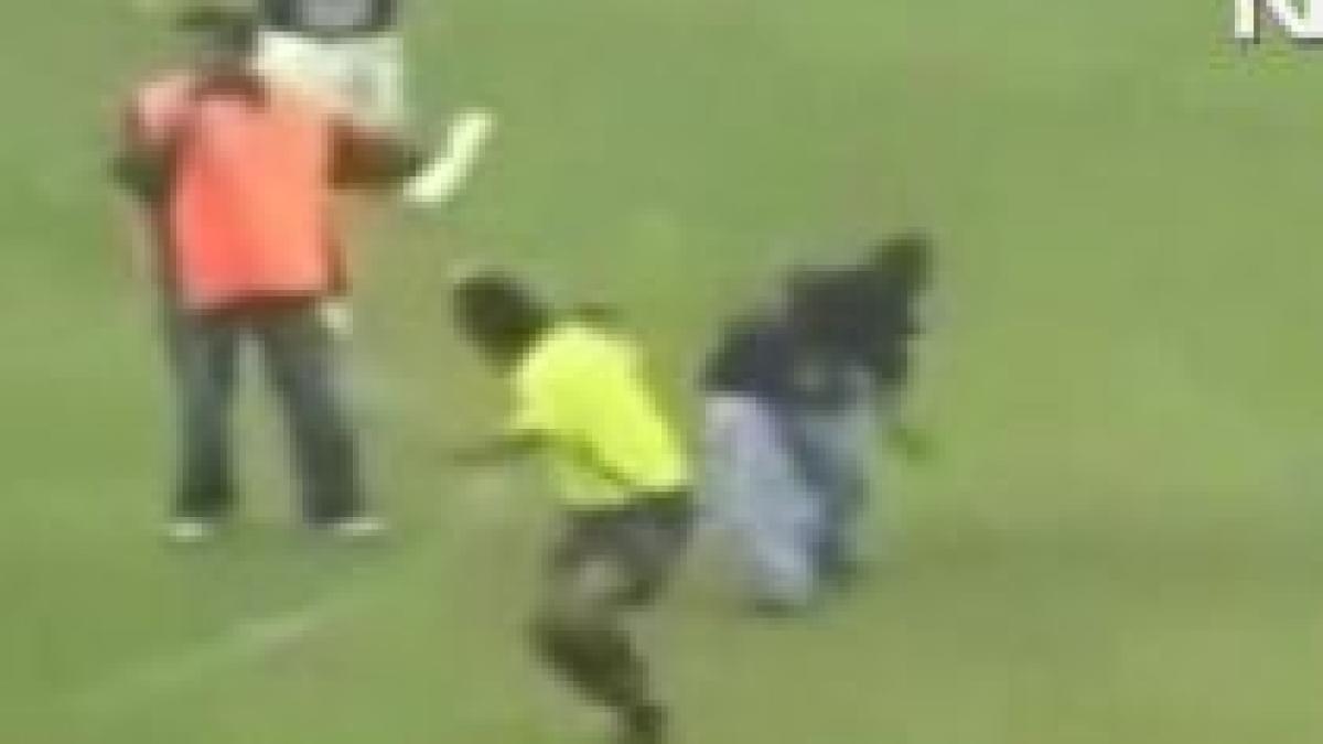 singur impotriva unei tribune iata premiul primit de arbitrul care n a dat 5 gazdelor video