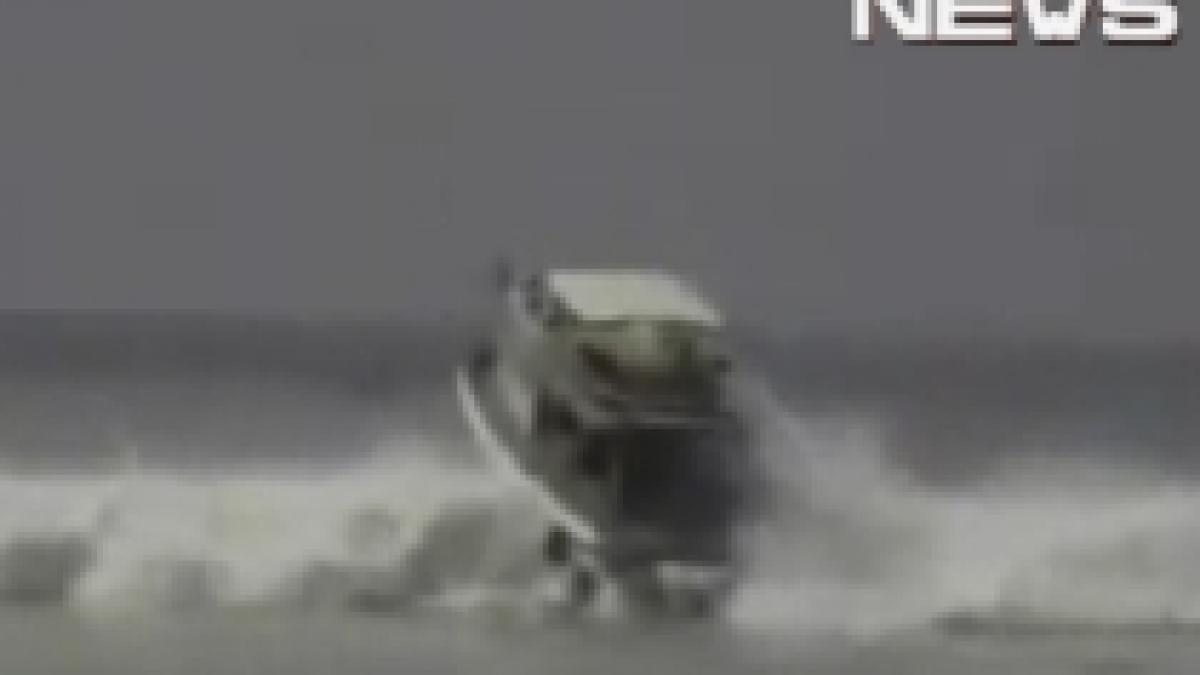 imagini cu tsunamiul care a lovit samoa dupa cutremurul de 8 pe scara richter video