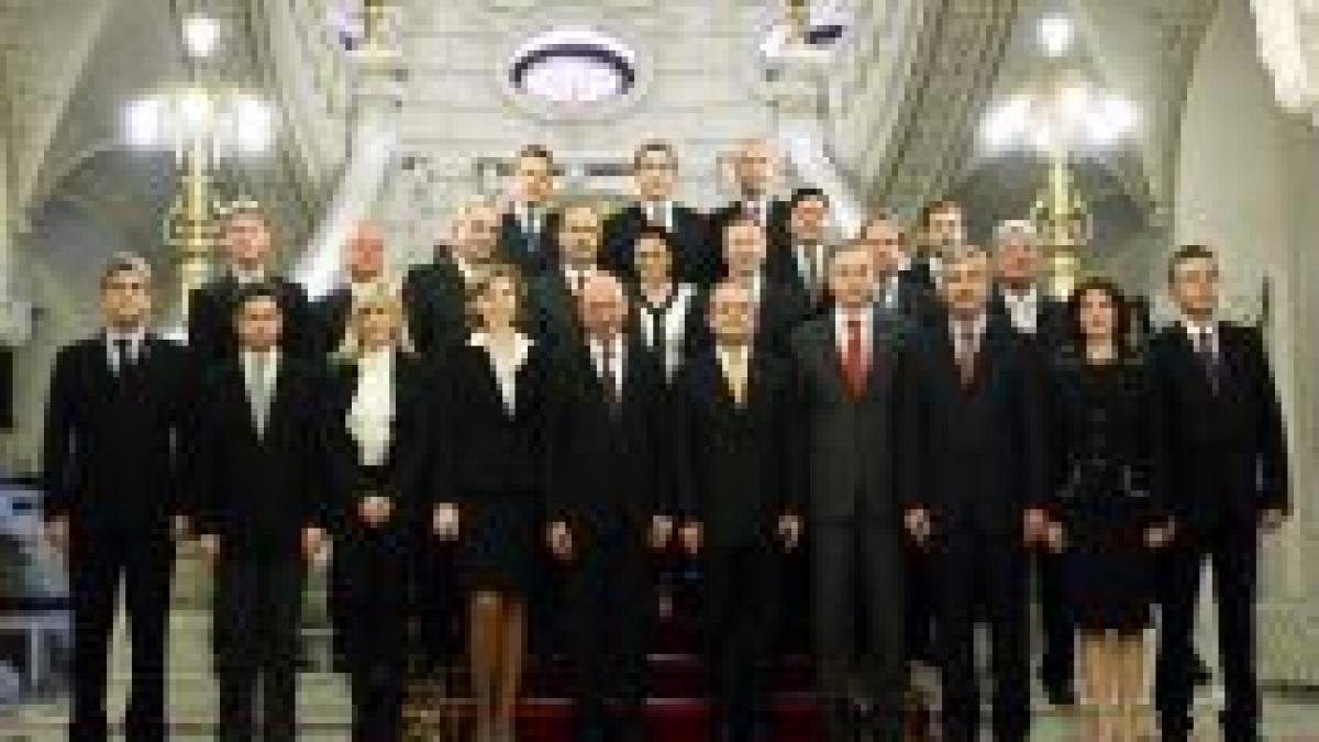 visul lui basescu destramat in noua luni de la 70 sustinere la guvern minoritar video