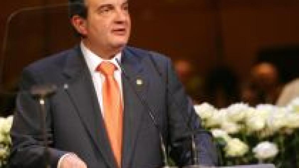 atena o bomba a explodat in apropierea locului unde urma sa apara premierul costas caramanlis