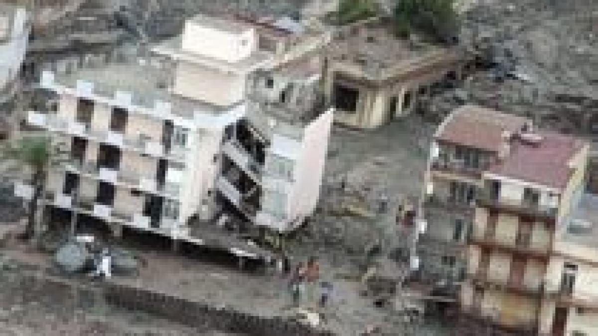 o romanca salvata de sub daramaturi dupa inundatiile din sicilia video