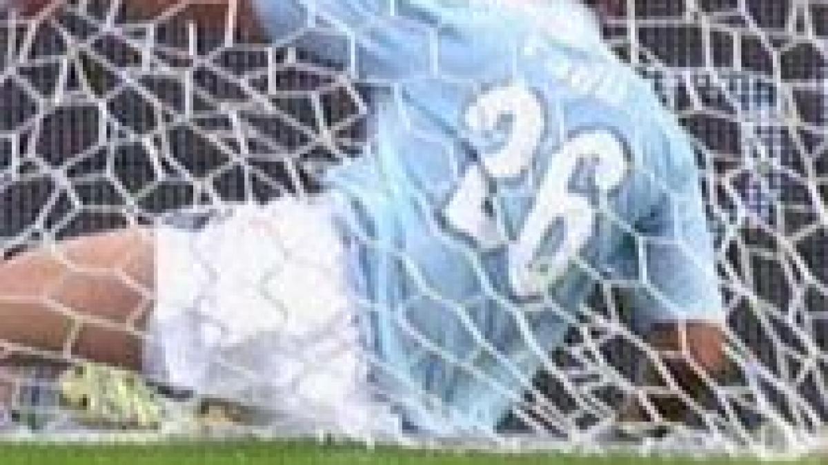 stefan radu eroul lui lazio pe terenul lui mutu dupa o faza controversata