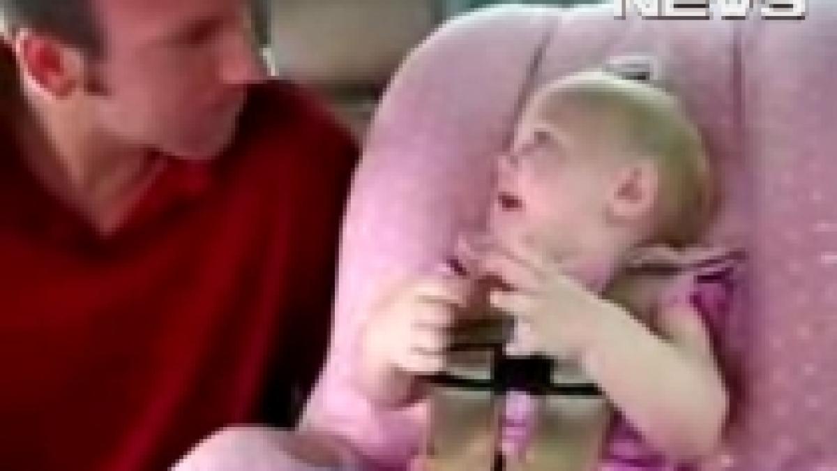 un bebe are ceva important de spus pe limba sa video