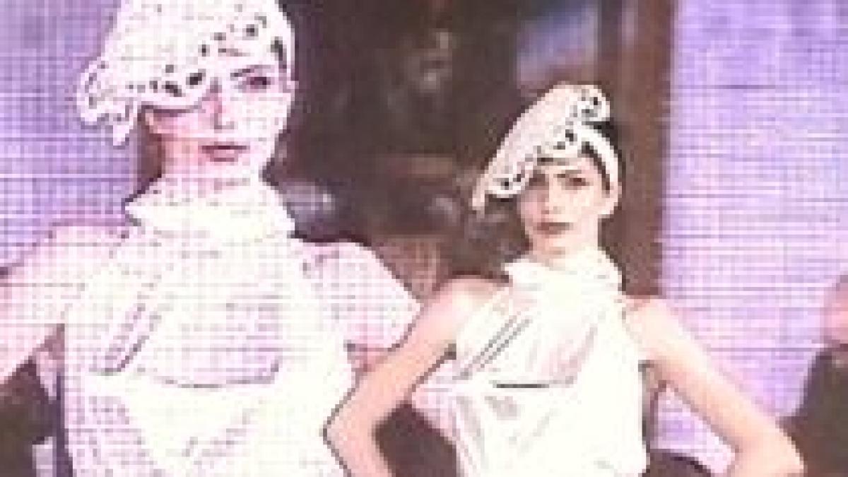 15 minute de glorie pentru moda romaneasca ingrid vlasov si a prezentat colectia la paris video