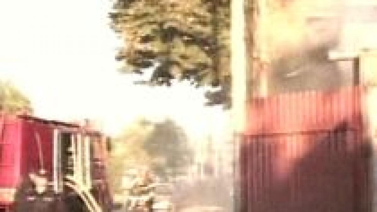 incendiu de proportii in cartierul crangasi din capitala doua locuinte cuprinse de flacari video