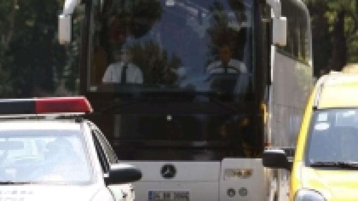 un autocar care transporta 60 de romani in flacari pe o autostrada din italia