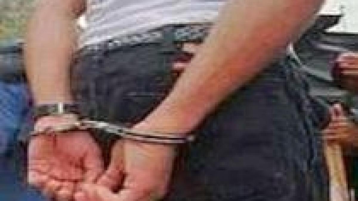 doi romani arestati in italia pentru ca au batut si violat o batrana