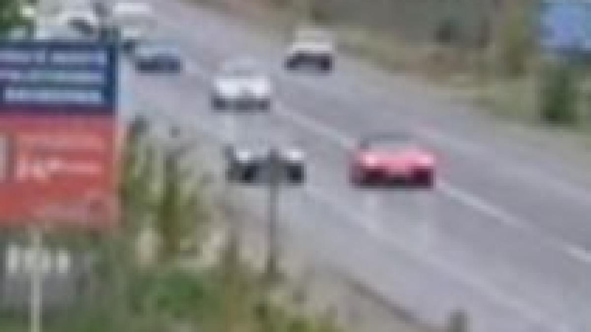 inconstienta la volan cursa ilegala de masini surprinsa de un cameraman amator video