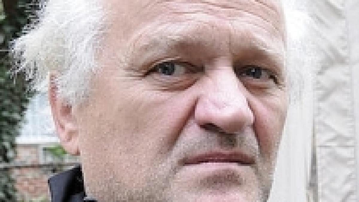 un roman la new york traieste intr un cort dupa ce a fost evacuat din propria casa